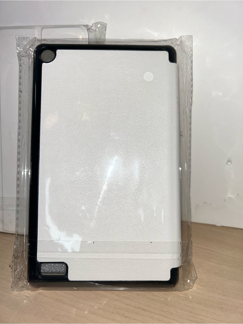 White Tablet Smart Cover Case - Compatible Accessory - Picture 2 of 5